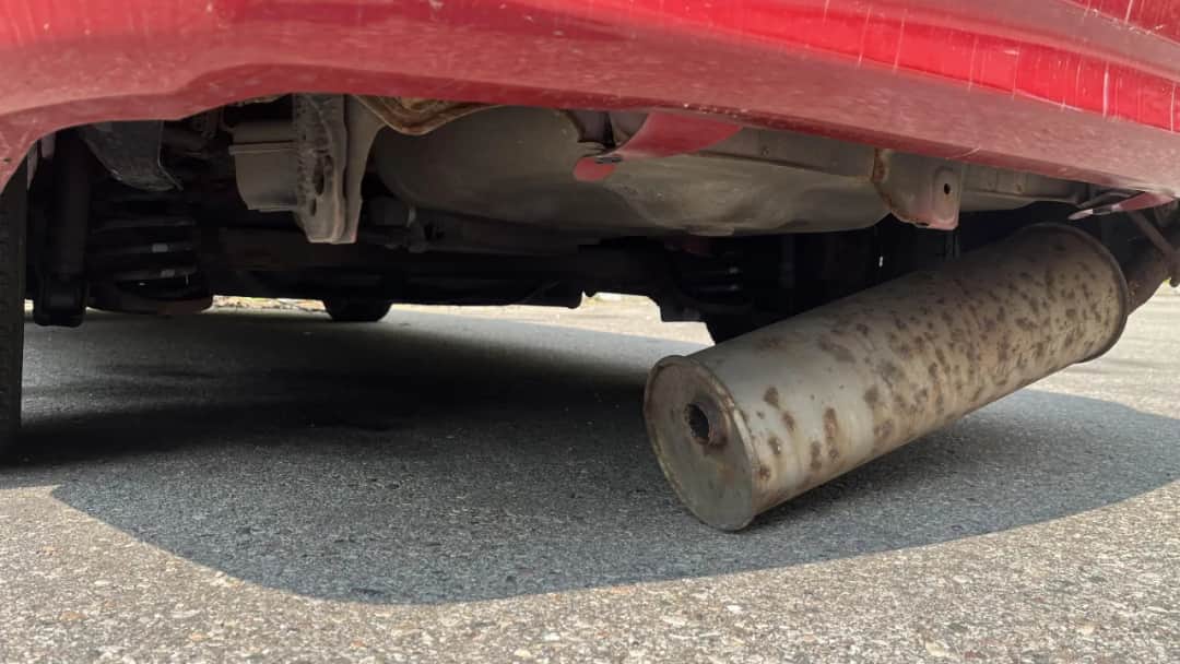 Jak wyciszyć wydech przelotowy i cieszyć się spokojną jazdą