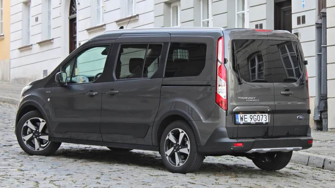 Ford Transit Connect jaki silnik wybrać? Porównanie opcji silnikowych