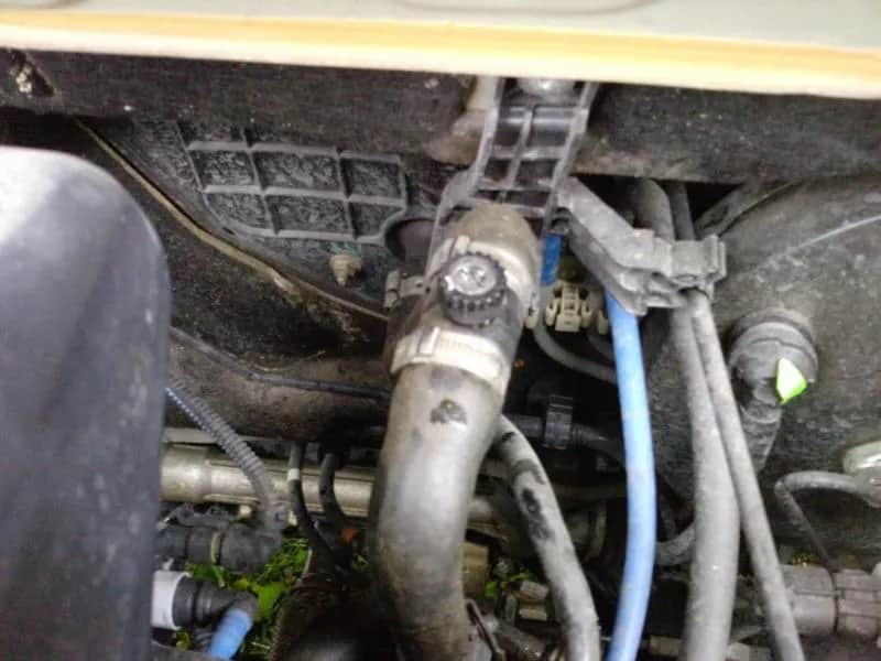 Gdzie jest korek spustowy chłodnicy passat b5? Oto co musisz wiedzieć