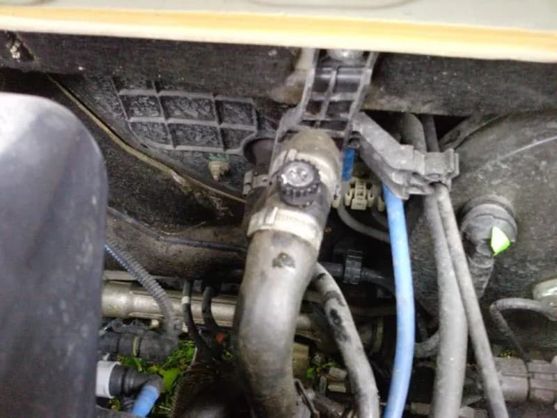 Gdzie jest korek spustowy chłodnicy passat b5? Oto co musisz wiedzieć