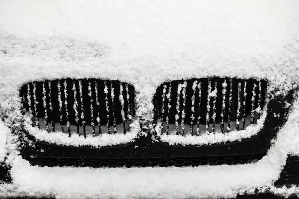 Jak skutecznie zasłonić chłodnicę w zimie, aby uniknąć problemów