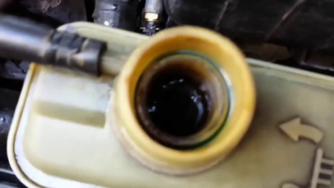 Objawy uszkodzenia chłodnicy oleju, które mogą zrujnować Twój silnik