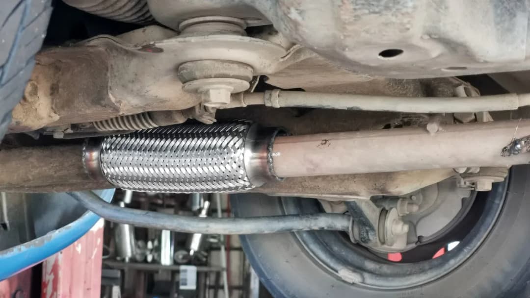 Objawy uszkodzonego łącznika elastycznego wydechu, które musisz znać