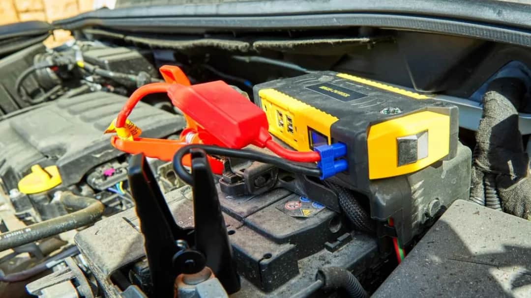 Prostownik jaki kupić, aby uniknąć uszkodzenia akumulatora?