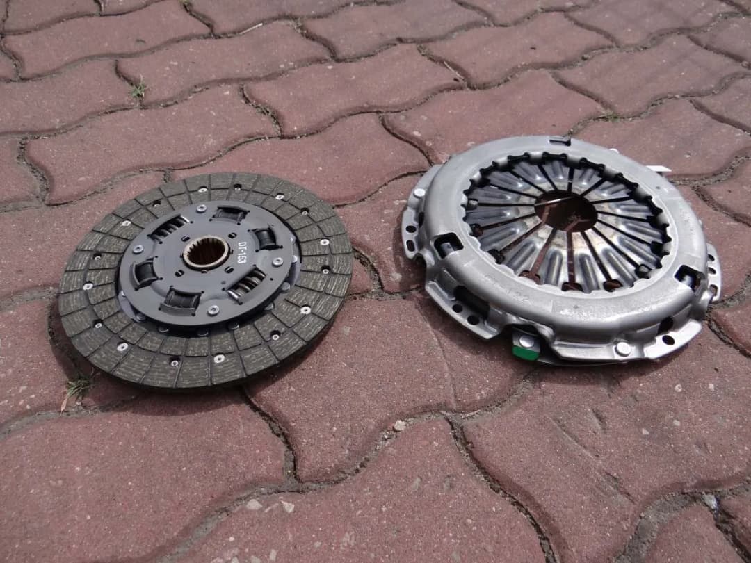 Ile wytrzymuje sprzęgło? Odkryj, co wpływa na jego trwałość